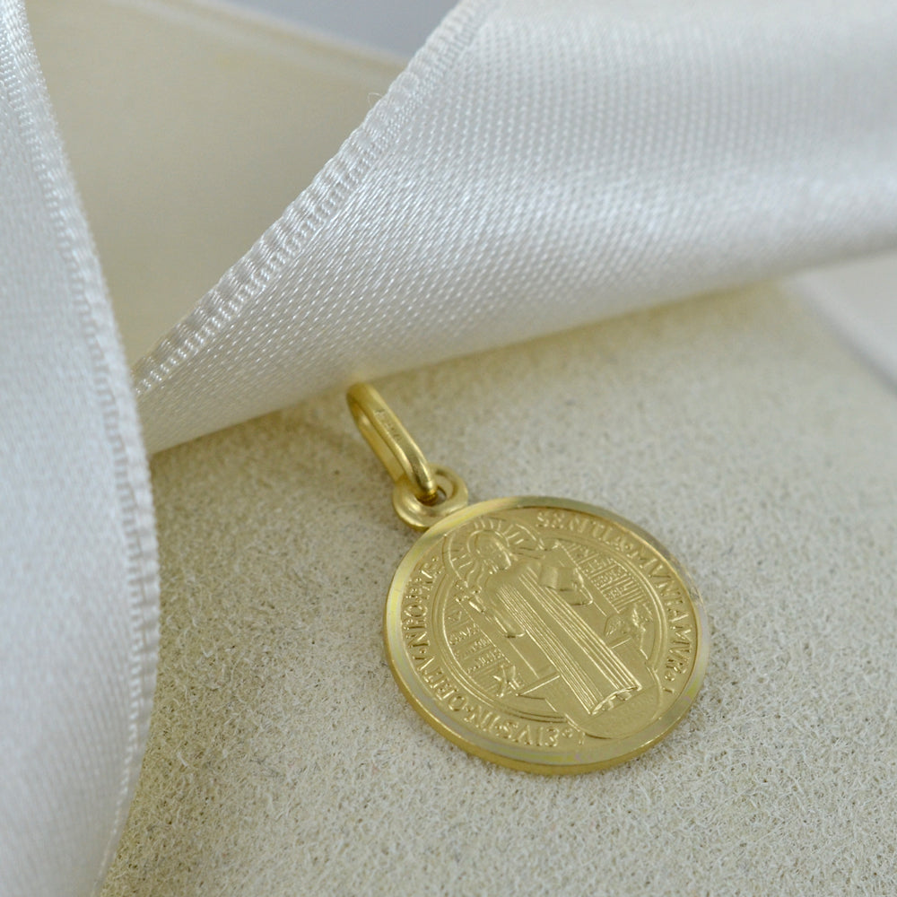 Medaglia San Benedetto in oro giallo