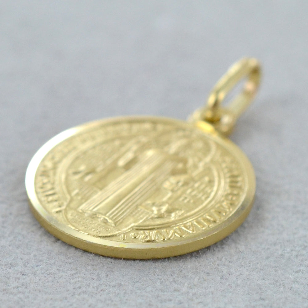 Medaglia San Benedetto in oro giallo